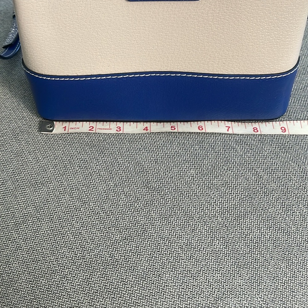 Small Kate Spade ♠️ Crossbody - Picture 6 of 9